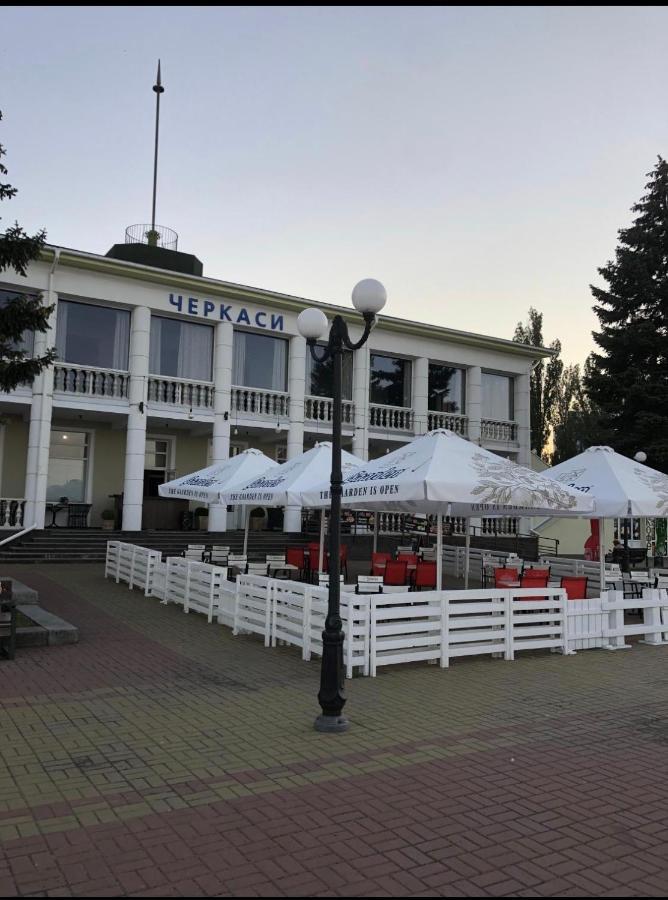 Apartments On Priportovaya,35 Cherkasy Bagian luar foto
